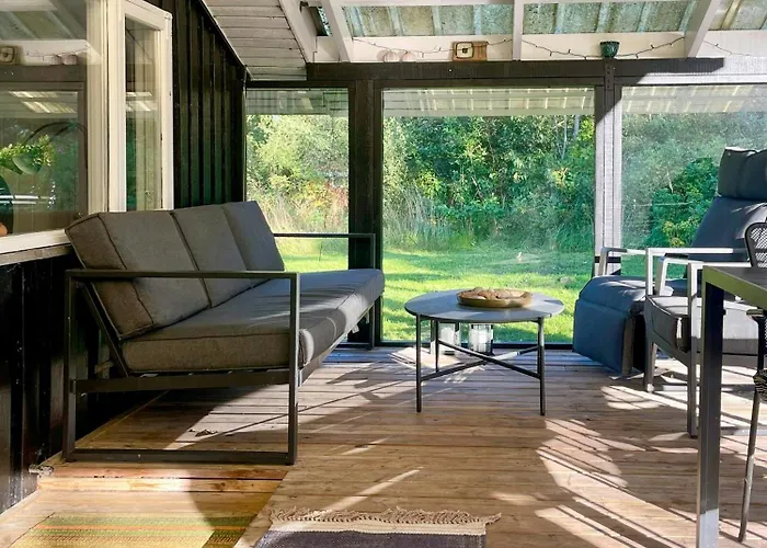 Near With Fenced Garden בית נופש